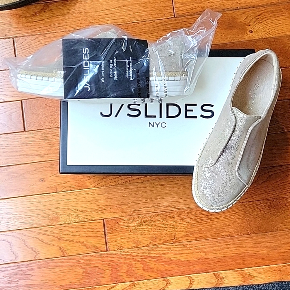 J/Slides NIB slipons. Size 6